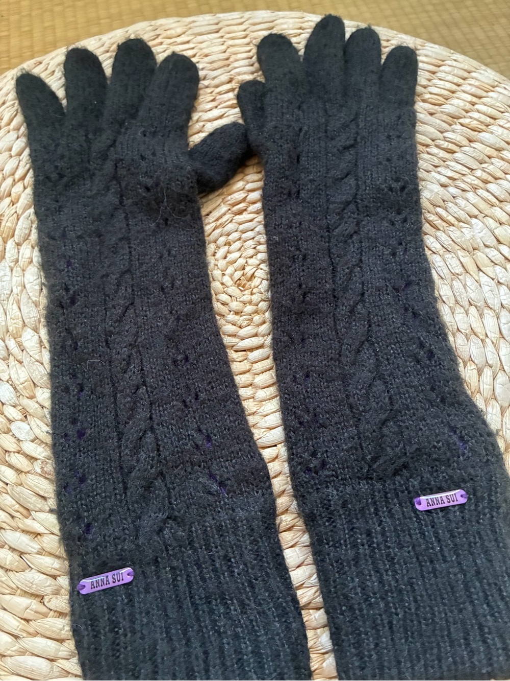 Anna Sui cable knit gloves
